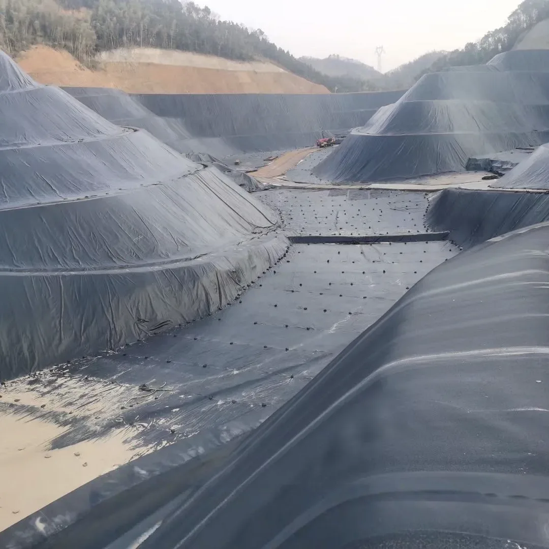 Geomembrana de contenção de resíduos de aterro sanitário